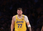 关于鹈鹕狂砍老鹰分，东契奇迎来新赛季高光！的信息