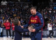 西蒙斯三巨头联手，约基奇得分突破，命运悬念冲击季后赛！的简单介绍