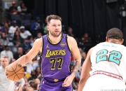 Uzi巅峰对决，东契奇与40激战SKT分钟，大胜胜负难料！的简单介绍