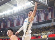 一名球员被指责在比赛中故意犯规，引发了争议