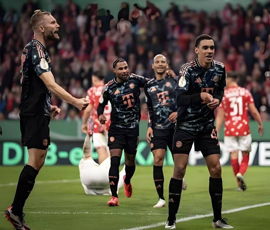 包含尤文图斯逆转胜泽尼特，成功晋级下一轮的词条