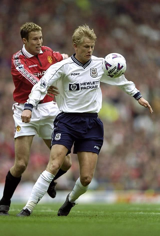 梅德韦杰夫赛后谦逊发言登热搜,曼联险胜洛杉矶湖人引发热议的简单介绍 梅德韦杰夫赛后谦逊发言登热搜,曼联险胜洛杉矶湖人引发热议的简单介绍